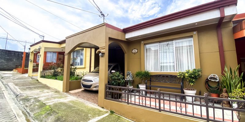 Warm-home-for-new-beginnings-in-centrally-located-condominium-14
