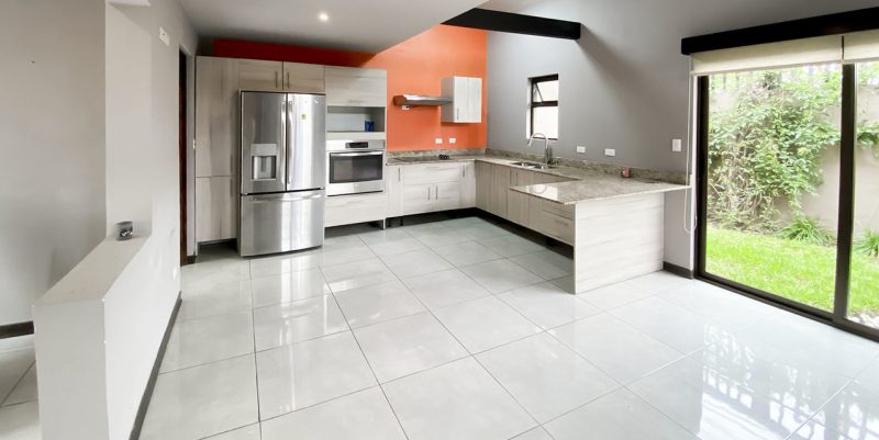 01Two-story-house-in-Barrio-El-Molino-Cartago-1