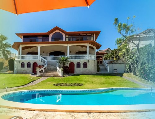 House with panoramic view in Guachipelin, Escazu: Ideal for investment